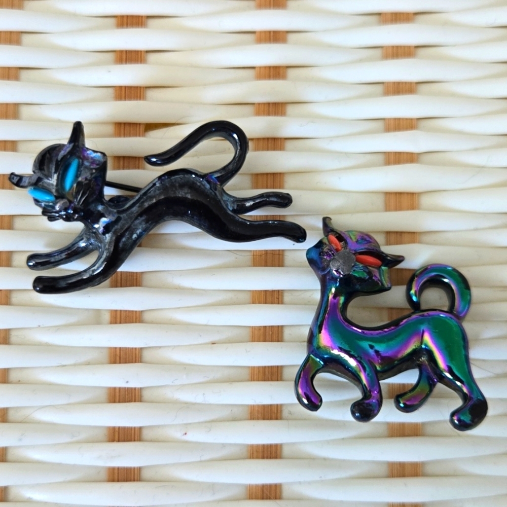 Vintage Pair of Iridescent Black Cat Scatter Pins w/ Red Eyes and Blue Eyes - Picture 5 of 5